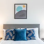 Modern And Stylish 2 Bedroom York Apartment