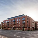 Modern And Stylish 2 Bedroom York Apartment