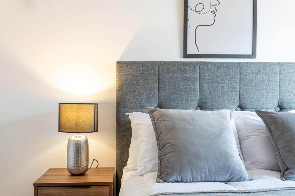 Apartment Modern And Stylish 2 Bedroom *