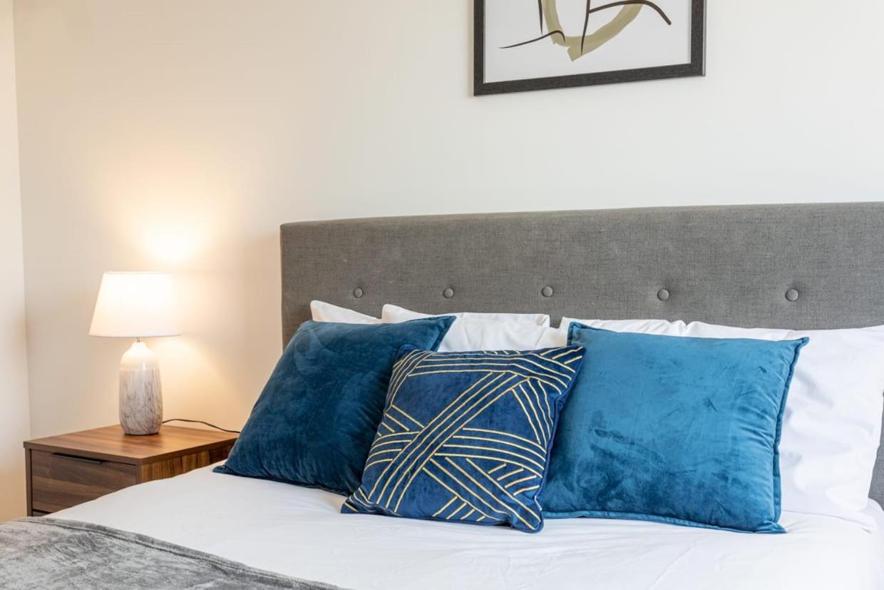 Modern And Stylish 2 Bedroom *